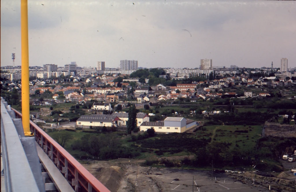 Vue de l’usine depuis le pont de Cheviré à Nantes, mai 1991