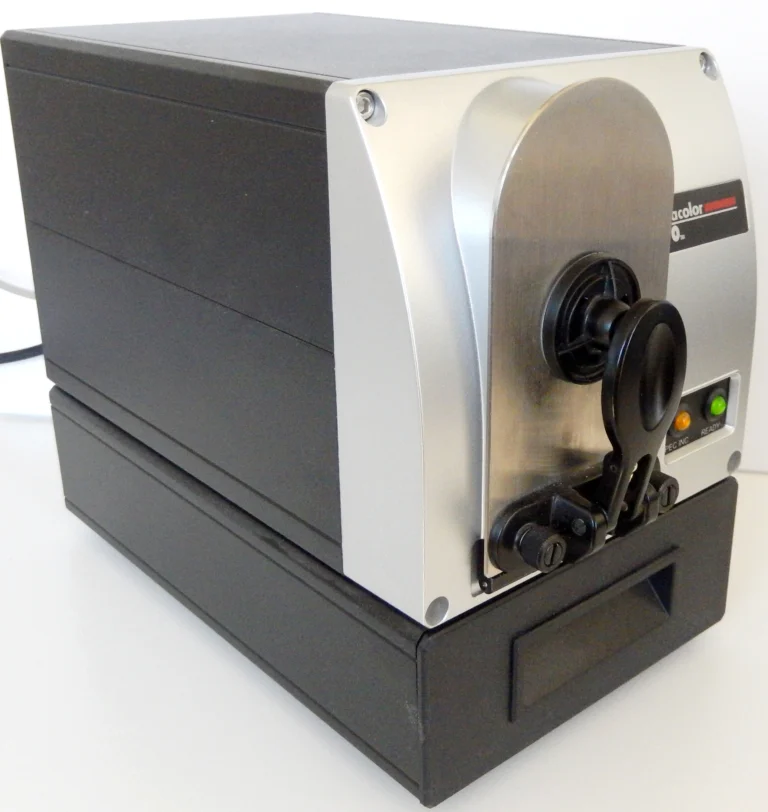 Spectrophotocolorimètre pour la mesure des teintes